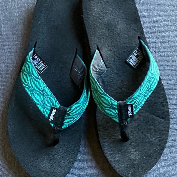 Teva flip flops sandals size 9. - Picture 5 of 14